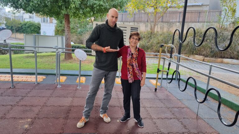 פעילות בפארק לגיל השלישי מועדון סבי הוד השרון